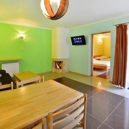 Hébergement de vacances Spacious With Private Garden *