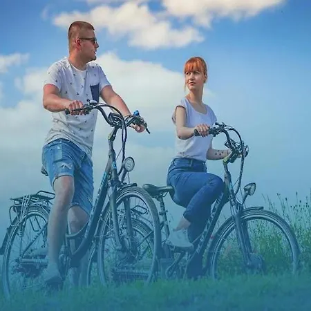 Spacious With Private Garden *