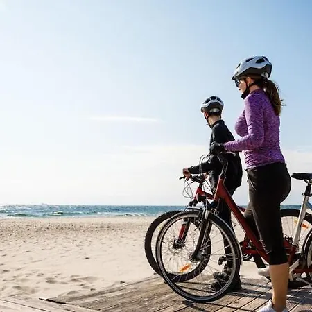 Hébergement de vacances Spacious With Private Garden *