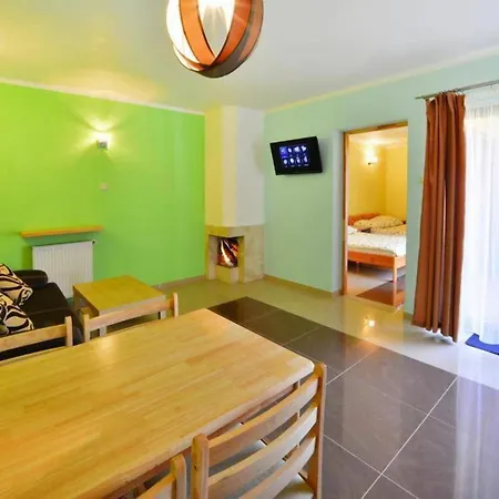 Dom wakacyjny Spacious With Private Garden