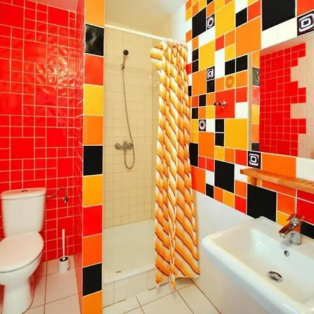 Spacious With Private Garden Dom wakacyjny