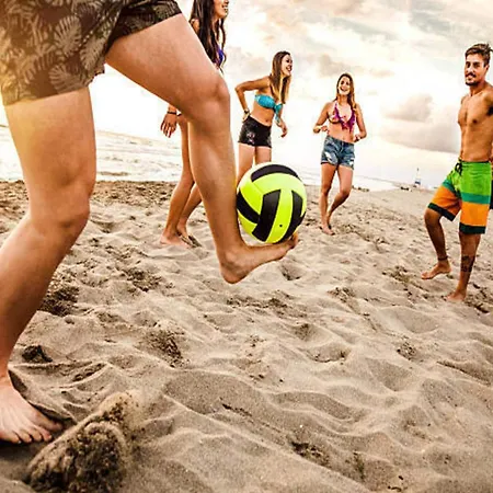 Spacious With Private Garden Dom wakacyjny