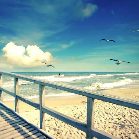 Spacious With Private Garden Dom wakacyjny Sarbinowo