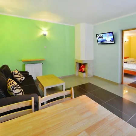 Spacious With Private Garden Dom wakacyjny Sarbinowo