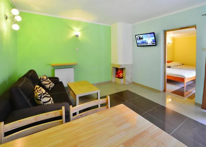 Spacious With Private Garden 別荘