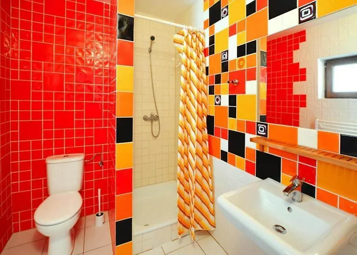 Spacious With Private Garden 別荘